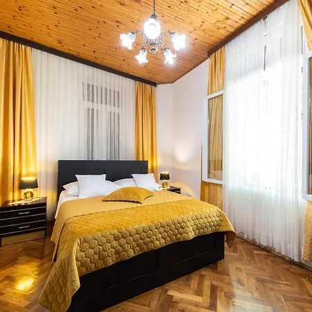 Antique Garden Villa *