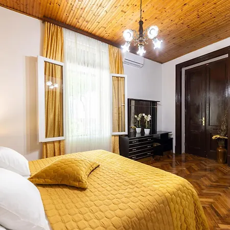 Antique Garden * Split