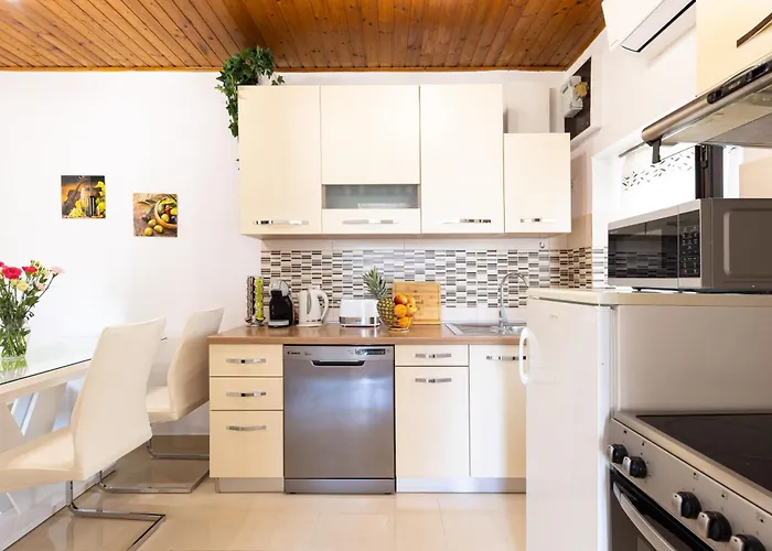 Villa Antique Garden