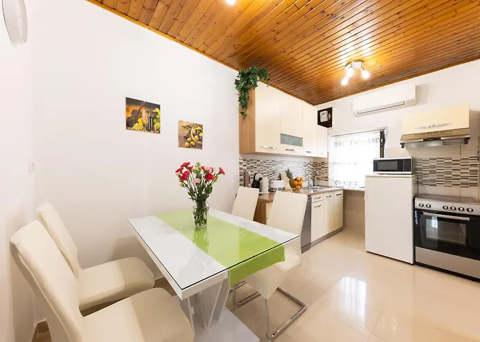 Villa Antique Garden