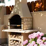 Antique Garden Villa *